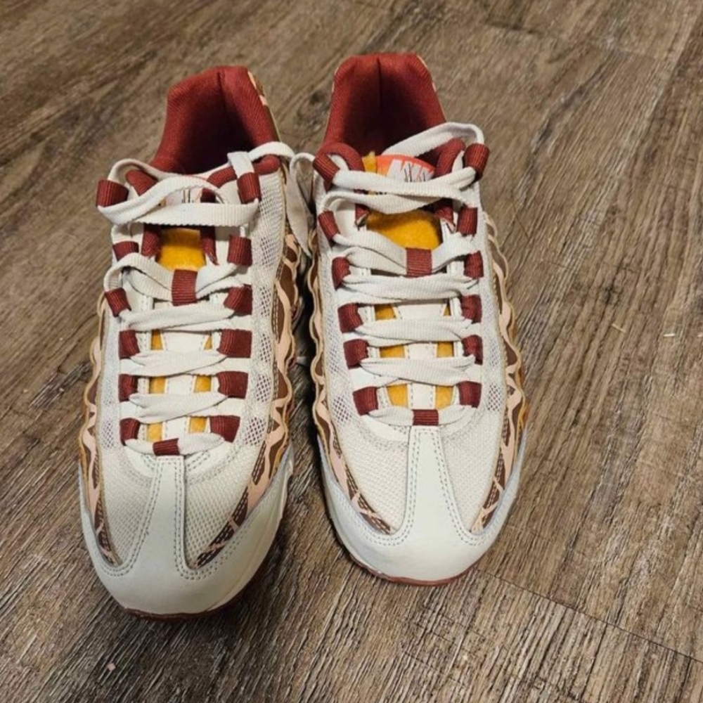 Girls shoes